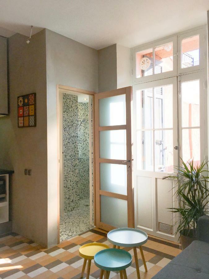 Your Home In Marseille*** Стая снимка