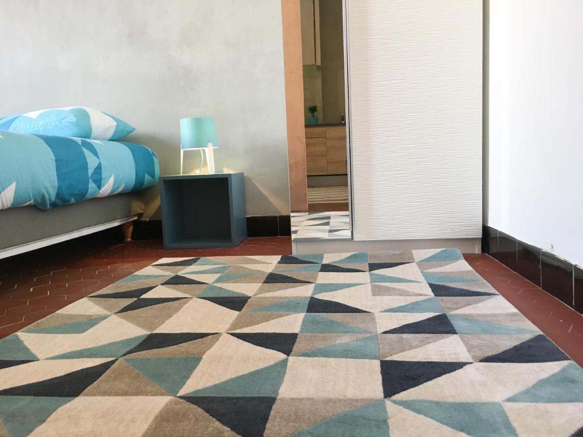 Your Home In Marseille*** Стая снимка